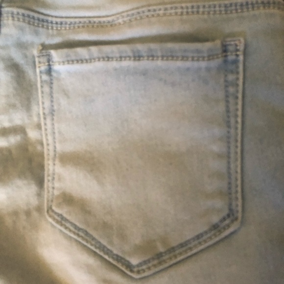 Kids Light color denim shorts - Picture 3 of 5